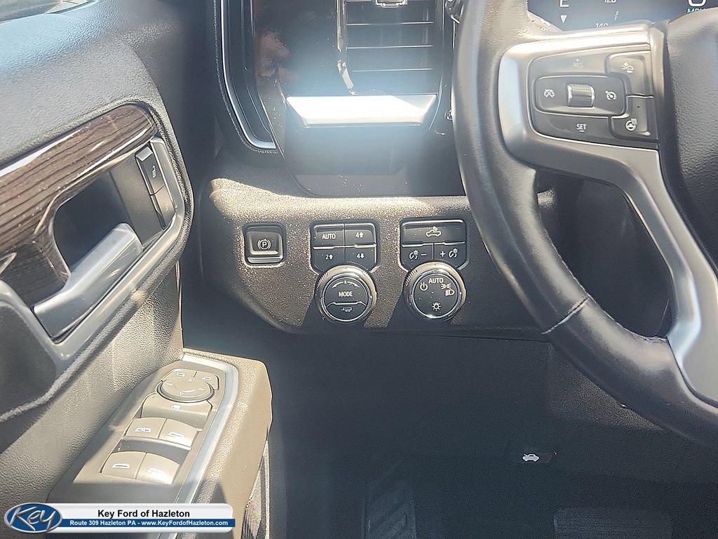 Used 2022 Chevrolet Silverado 1500 LT w/ Z71 Off-Road Package AWD/4WD image 14