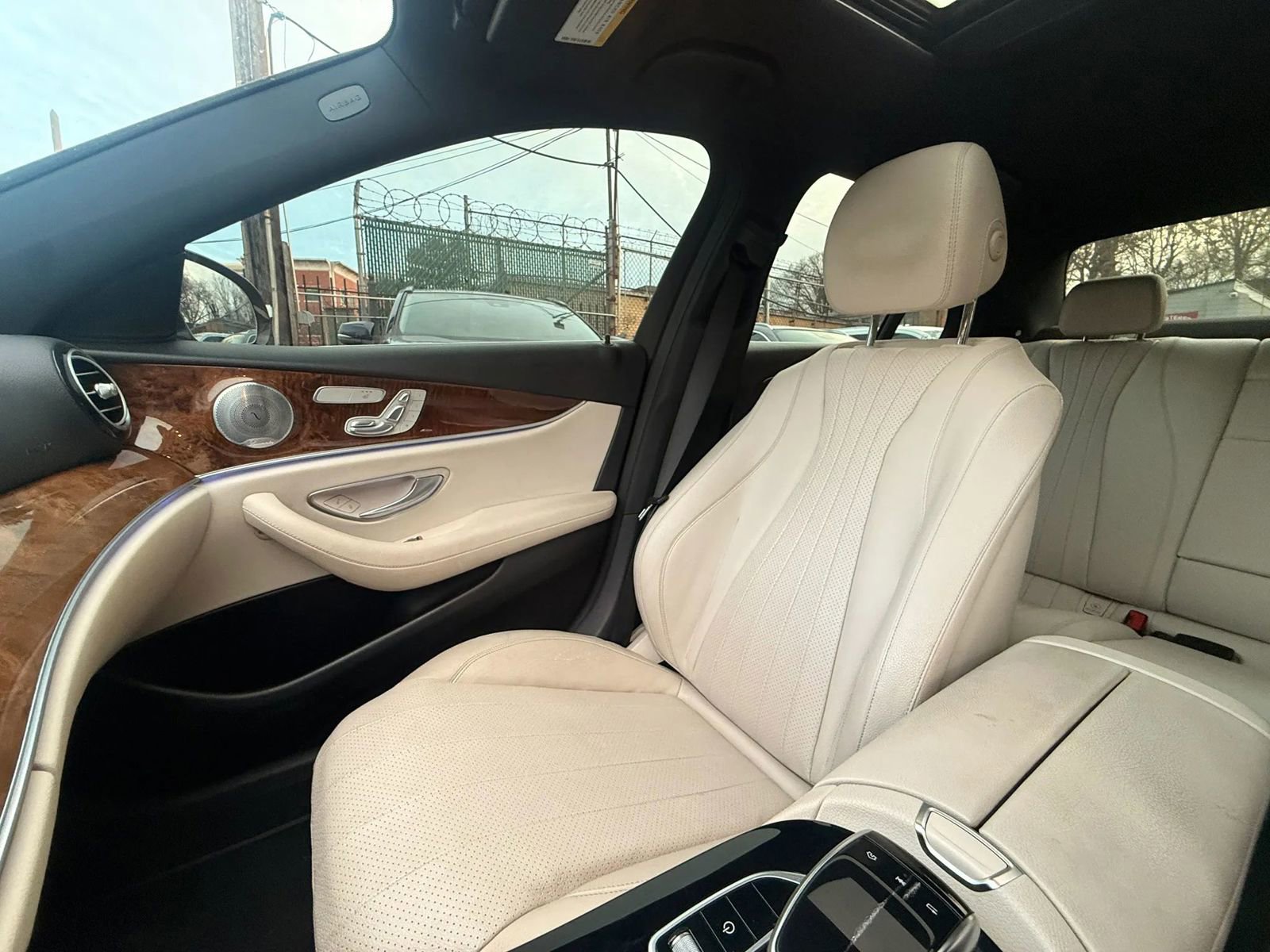 Used 2017 Mercedes-Benz E 300 4MATIC image 26