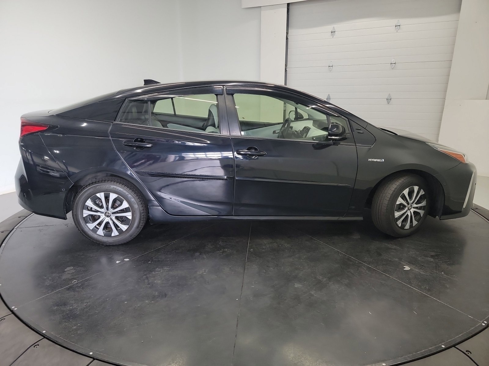 Used 2019 Toyota Prius XLE AWD/4WD image 11