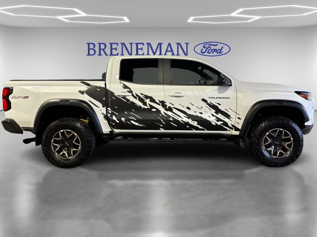 Used 2024 Chevrolet Colorado ZR2 w/ ZR2 Convenience Package III image 4