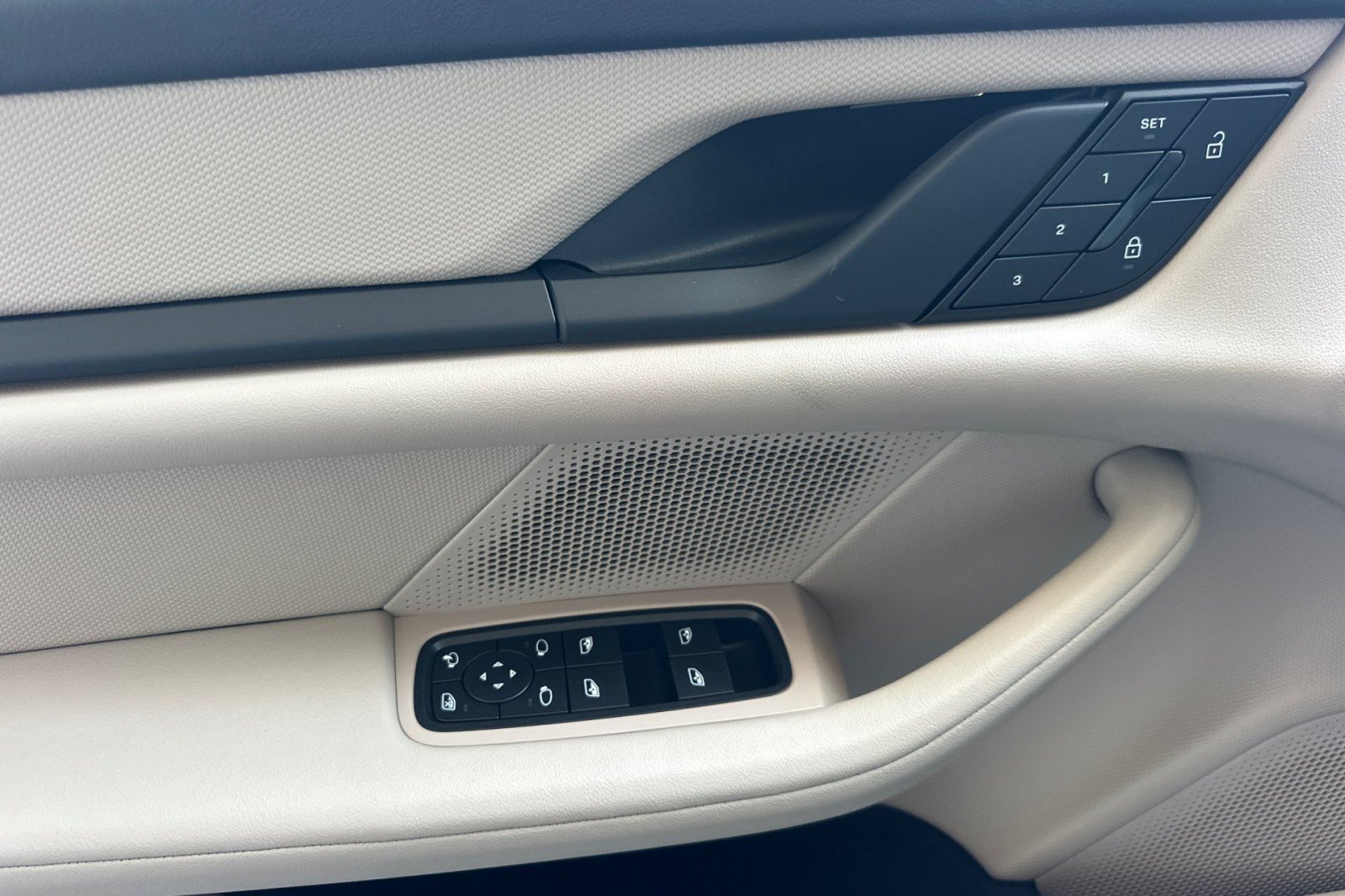 Certified 2022 Porsche Taycan RWD image 12