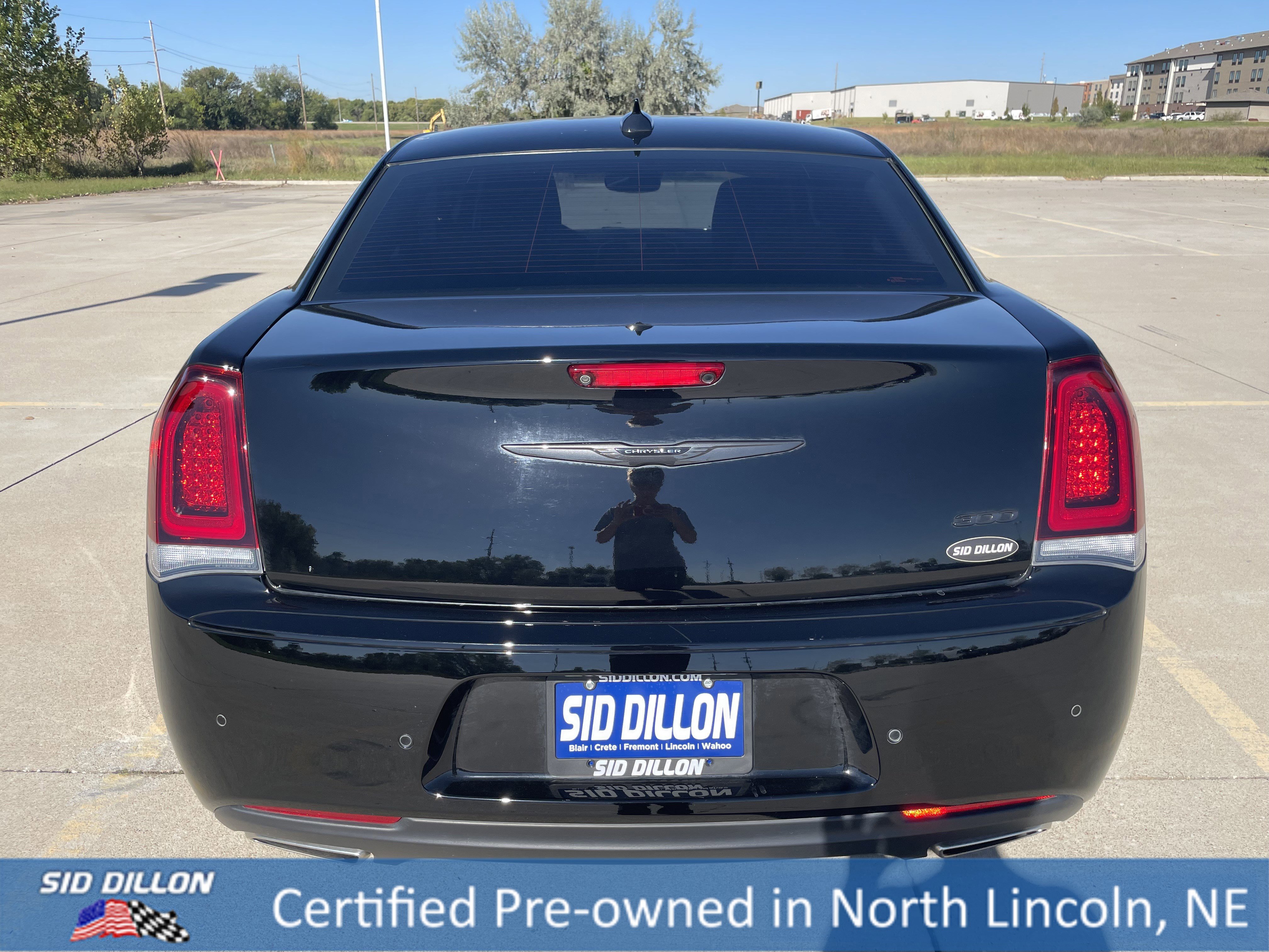 Used 2023 Chrysler 300 Touring w/ Safetytec Plus Group image 5