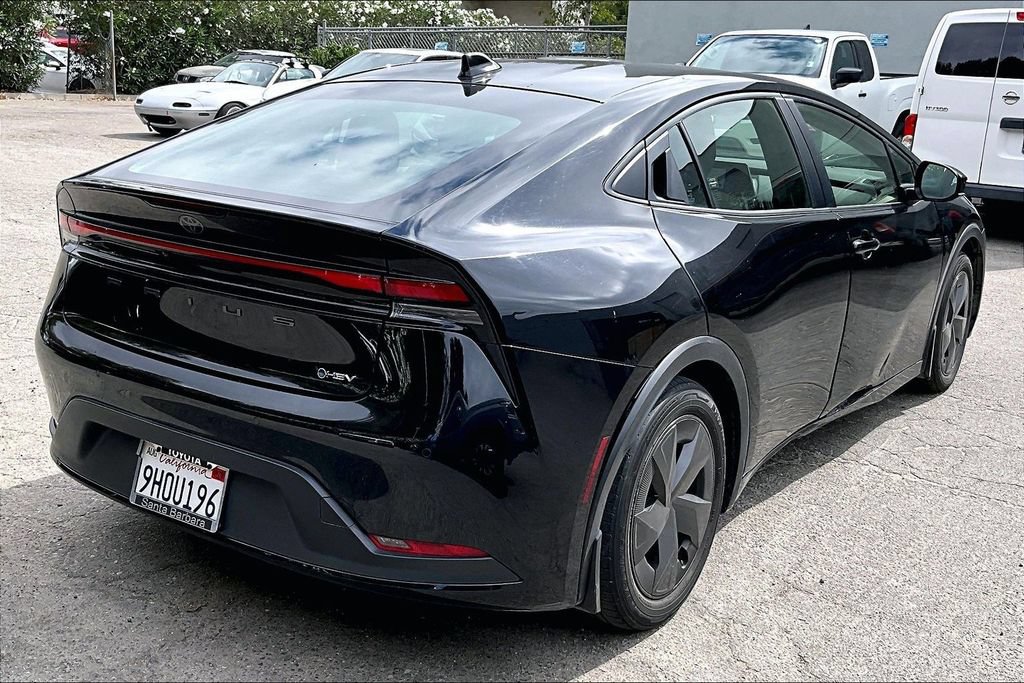 Used 2023 Toyota Prius LE FWD image 4