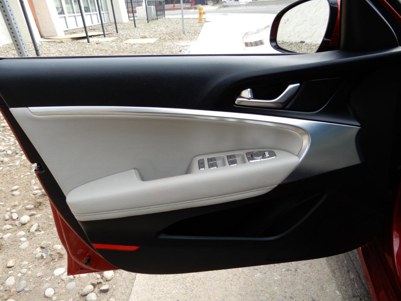 Used 2022 Genesis G70 2.0T image 23