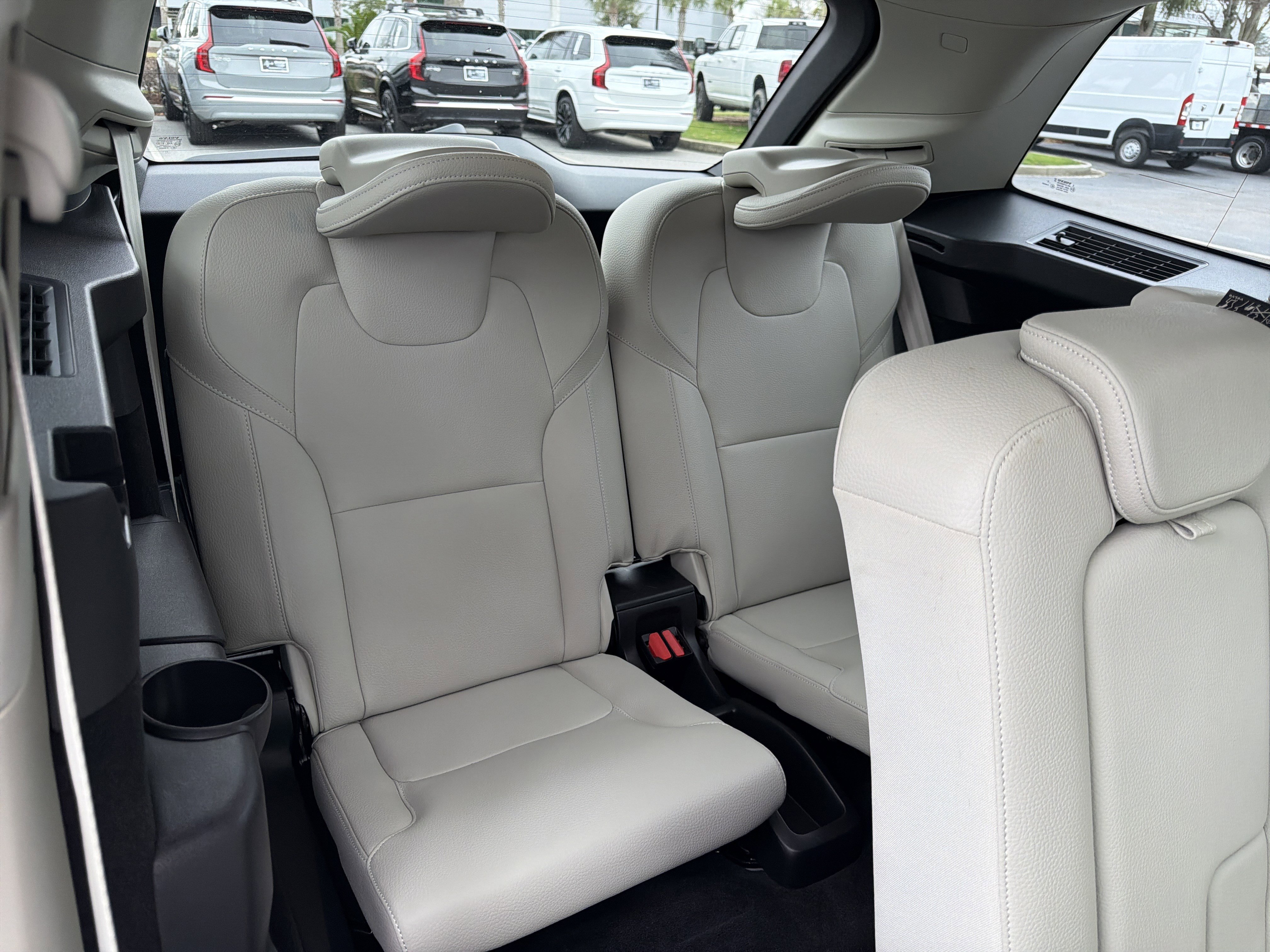 Certified 2024 Volvo XC90 T8 Plus w/ Protection Package Premier image 33