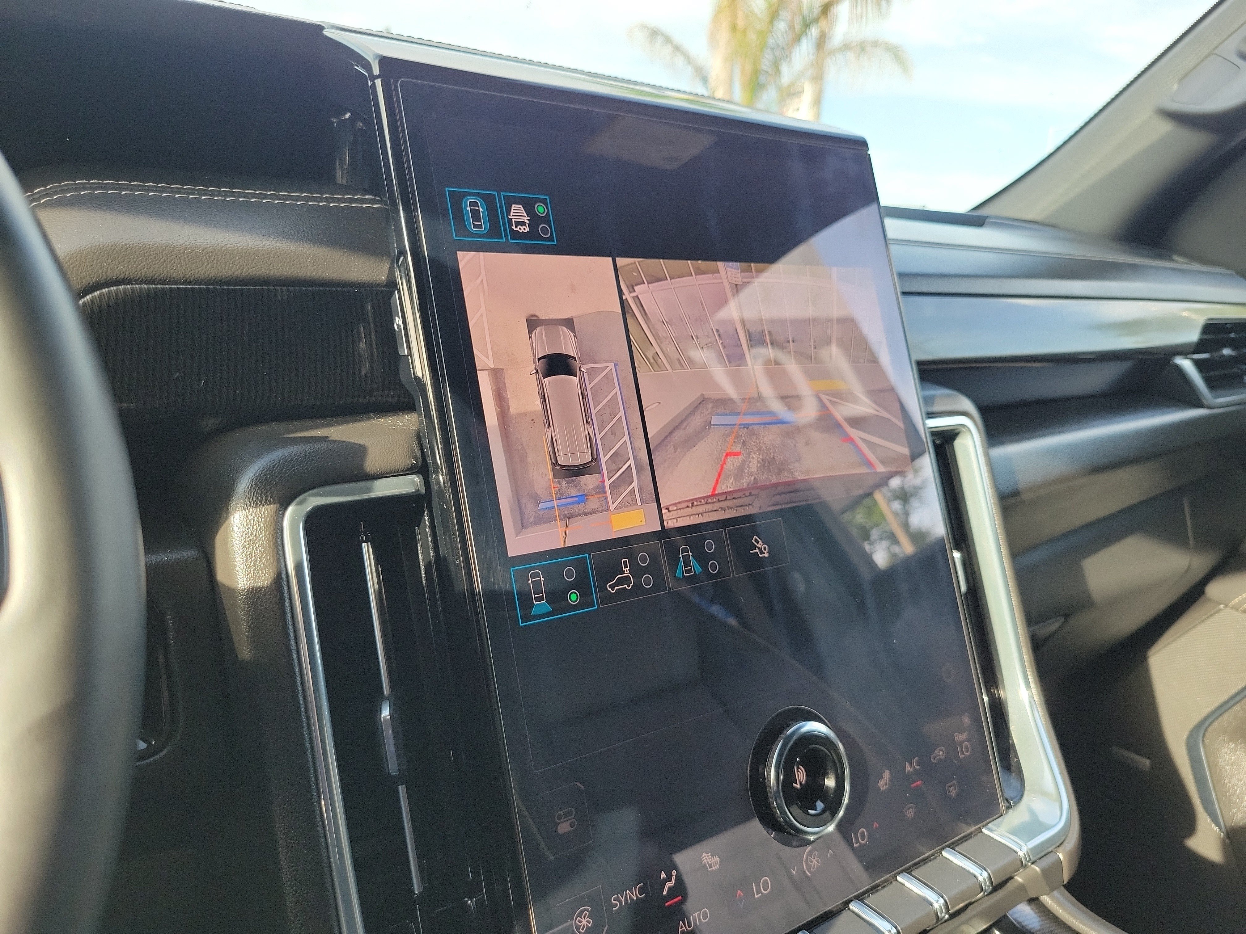Used 2025 GMC Yukon Elevation RWD image 24