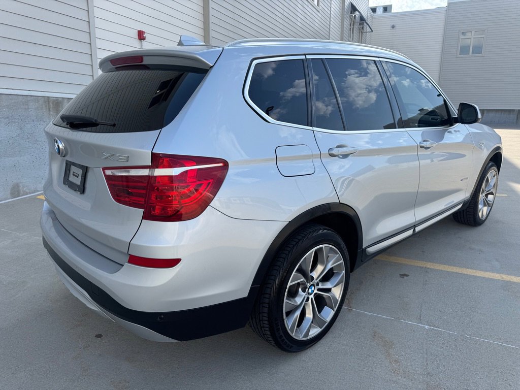 Used 2017 BMW X3 sDrive28i image 3