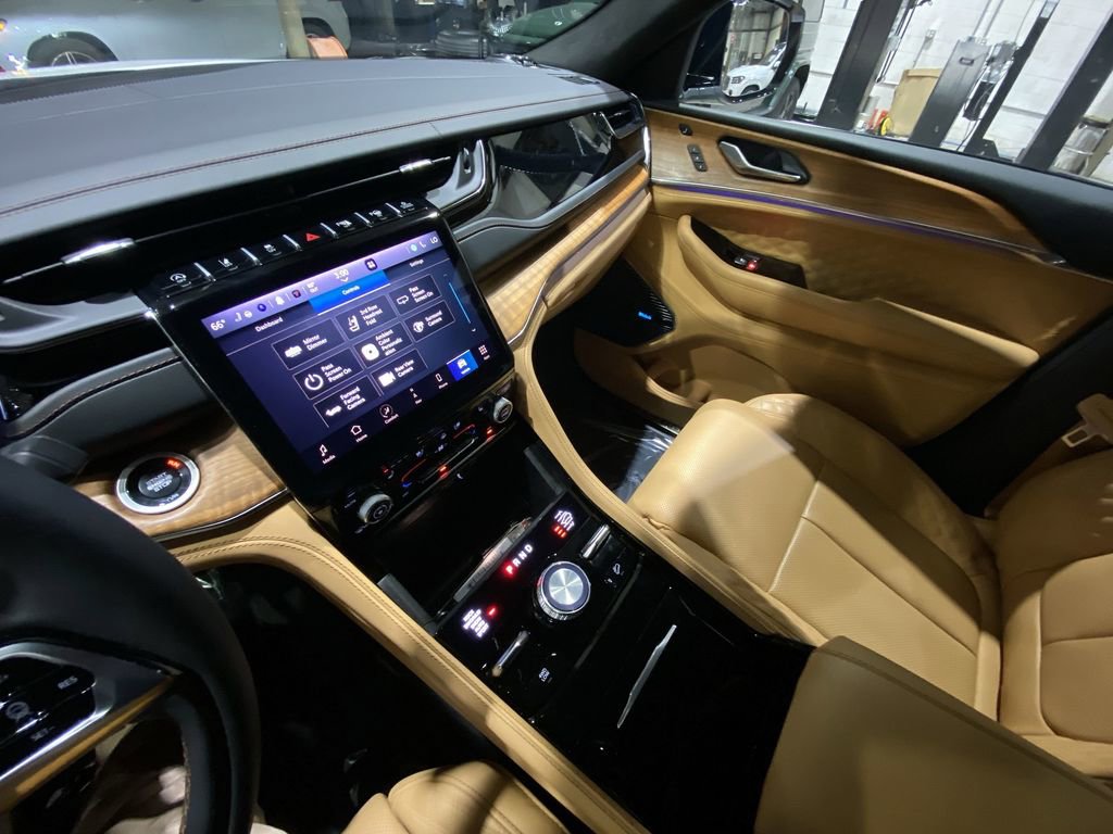 Used 2025 Jeep Grand Cherokee L Summit image 8