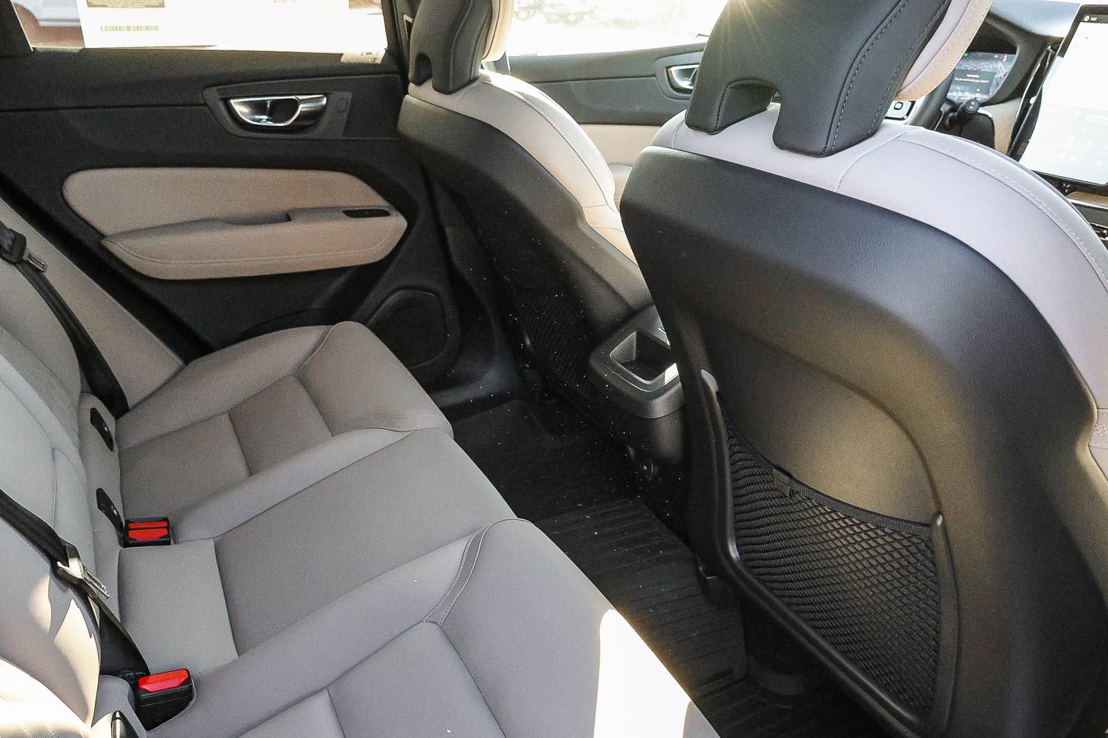 New 2026 Volvo XC60 B5 Plus w/ Climate Package AWD/4WD image 19
