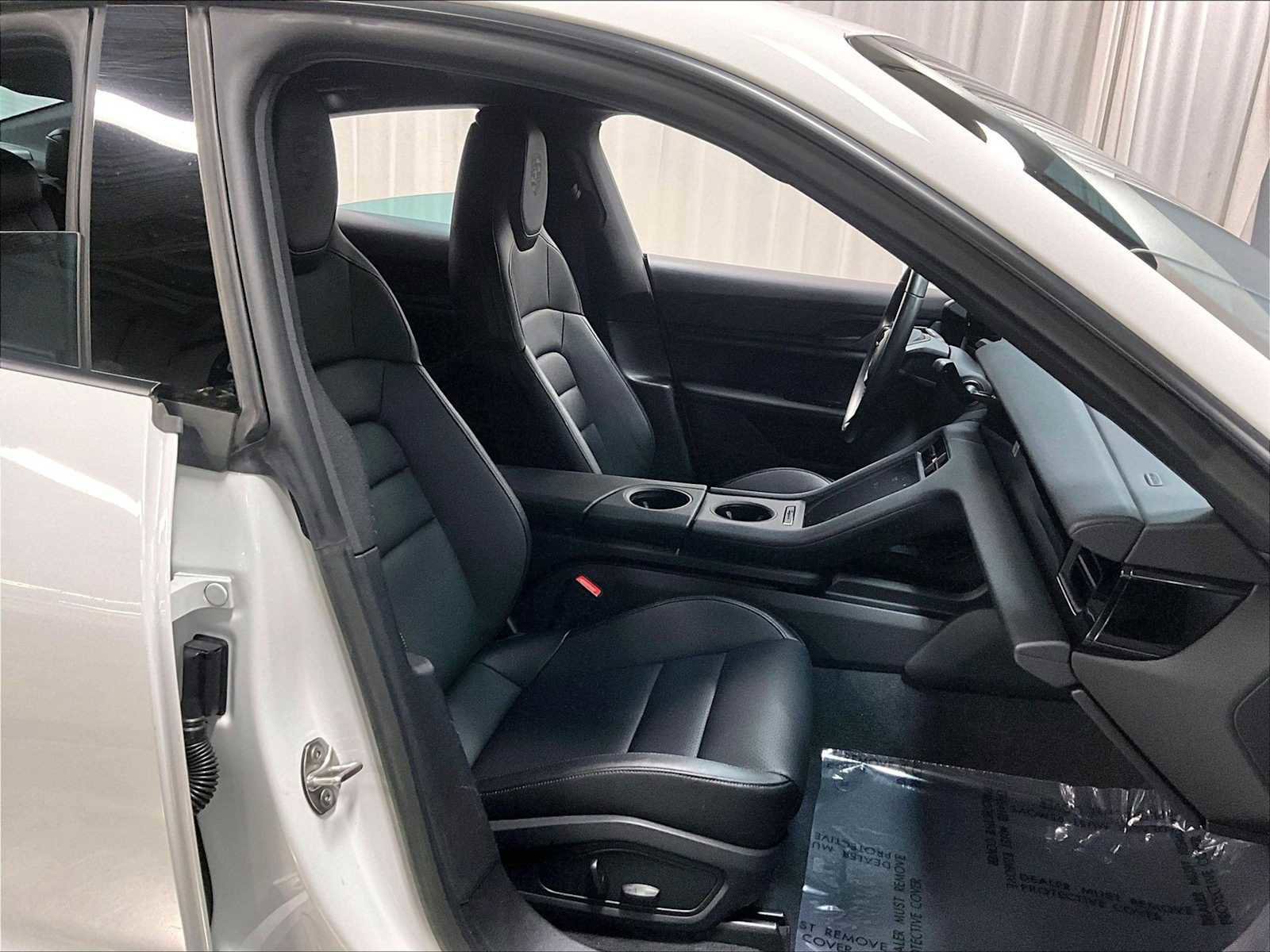 Used 2022 Porsche Taycan image 30