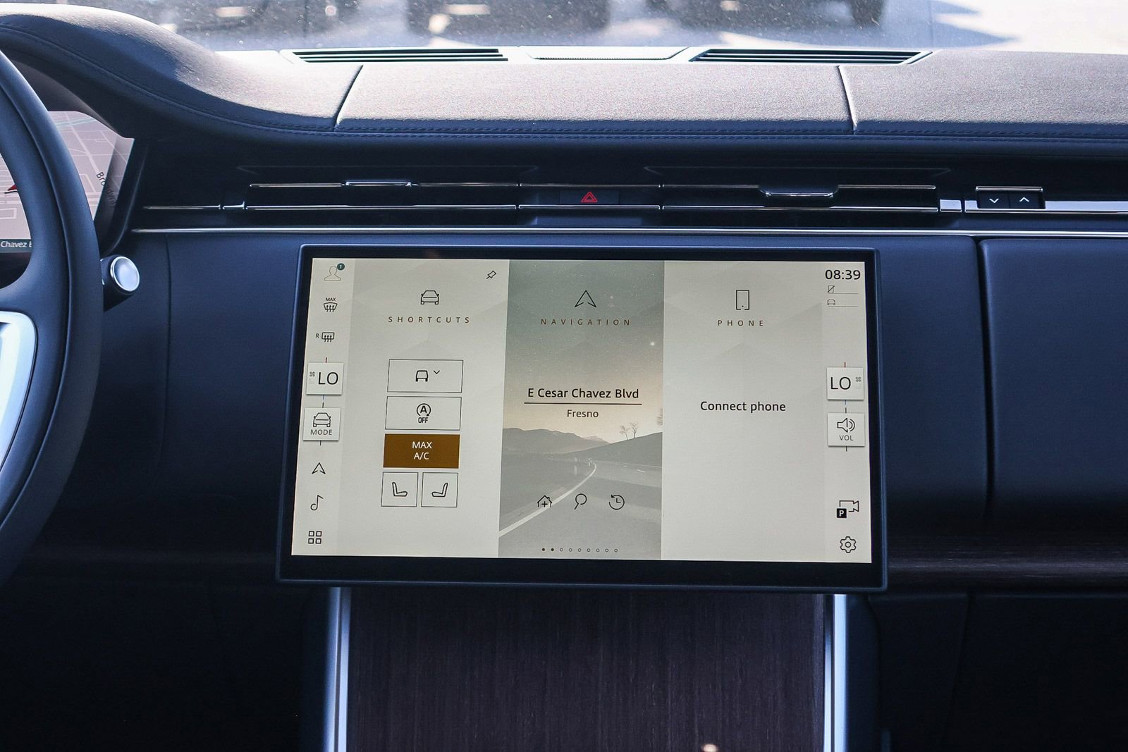New 2026 Land Rover Range Rover SE image 24
