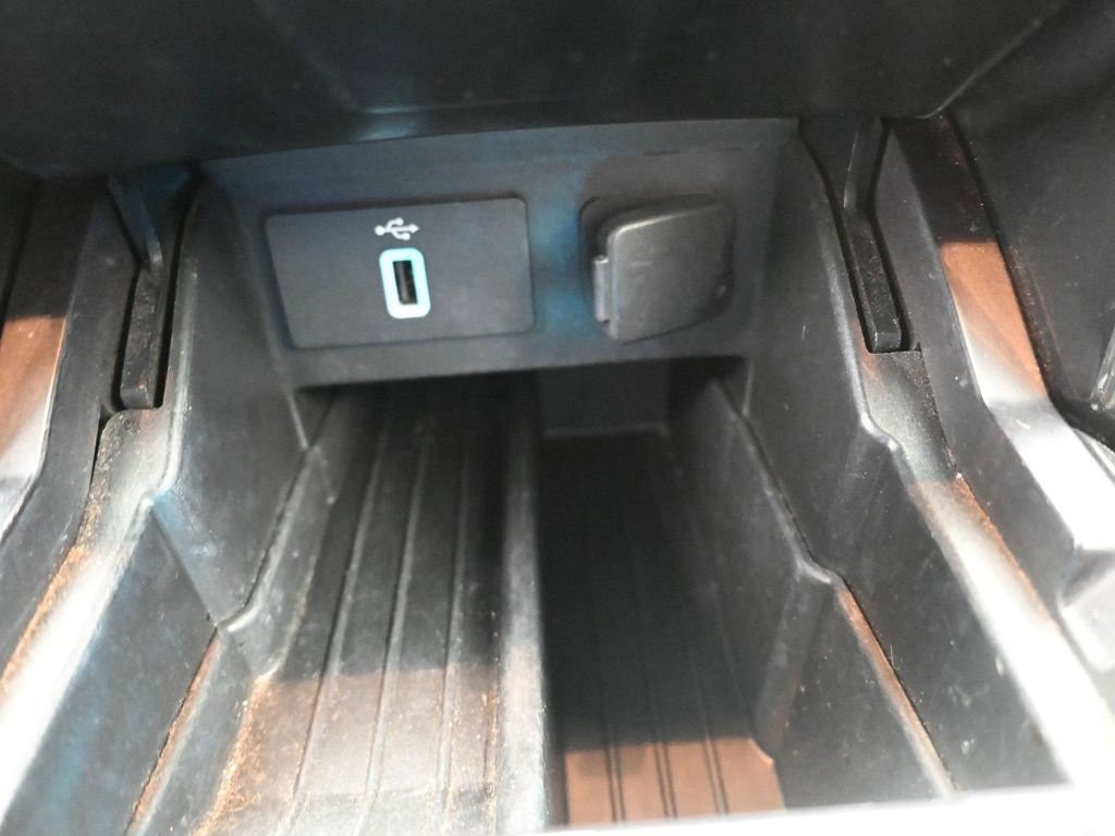 Used 2018 Ford Explorer XLT w/ Equipment Group 202A image 29