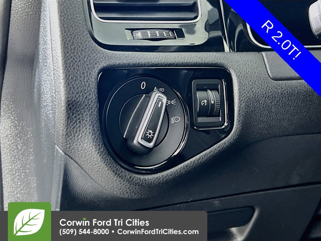 Used 2019 Volkswagen Golf R 4-Door AWD/4WD image 19