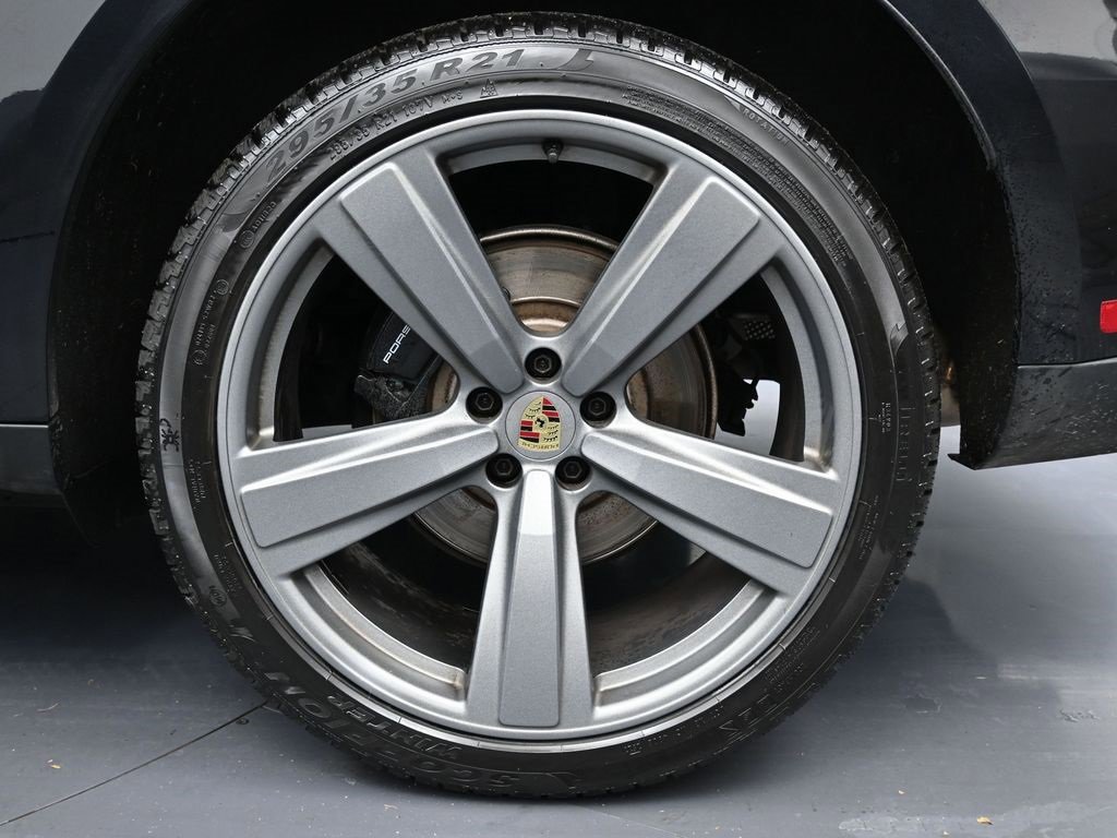 Used 2023 Porsche Macan Turbo image 12