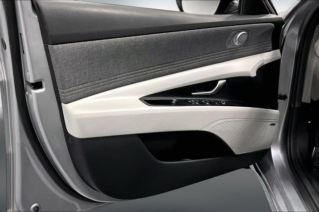 Used 2023 Hyundai Elantra Limited FWD image 19