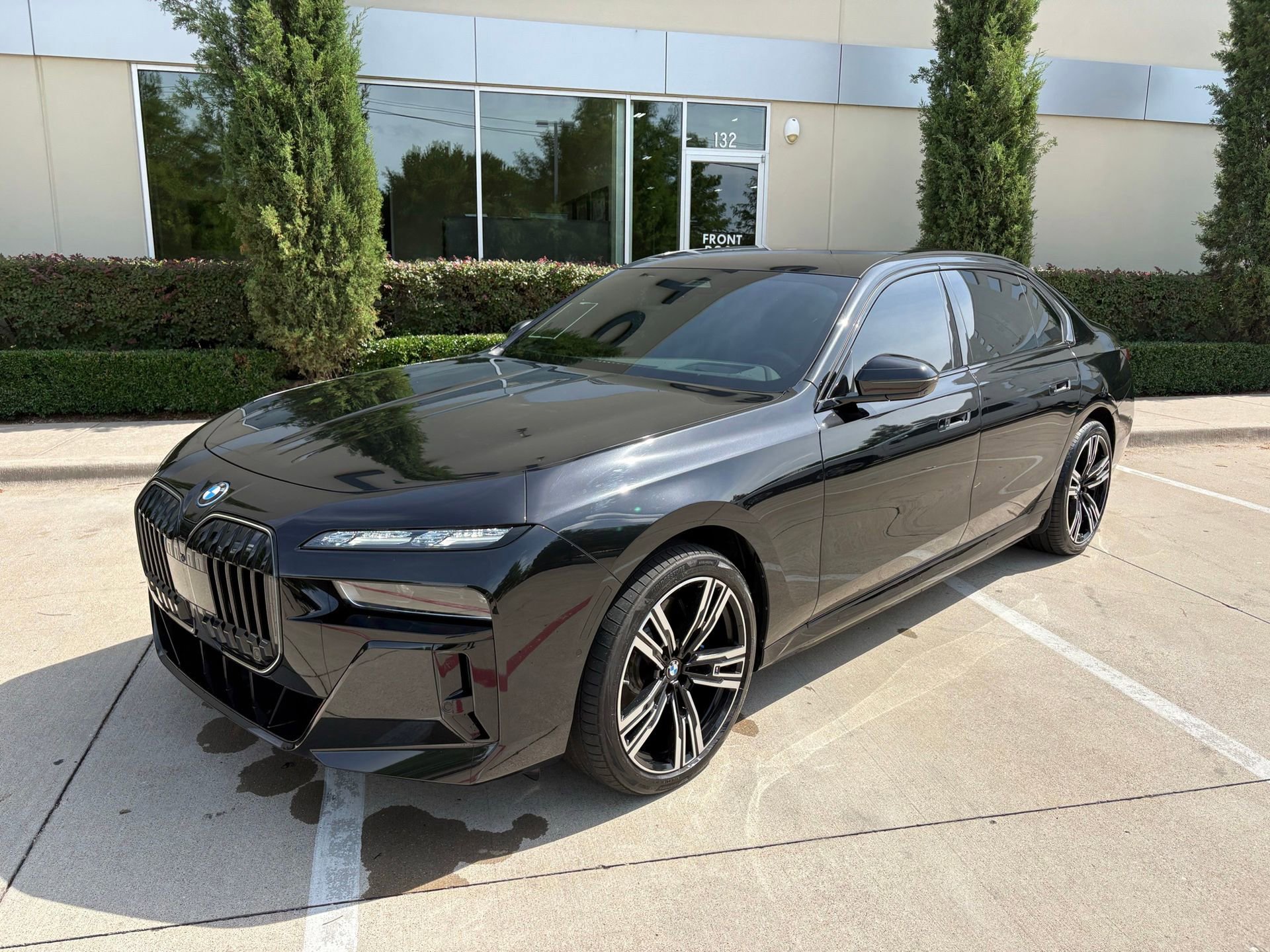 Used 2025 BMW i7 xDrive60 w/ Executive Package AWD/4WD image 1