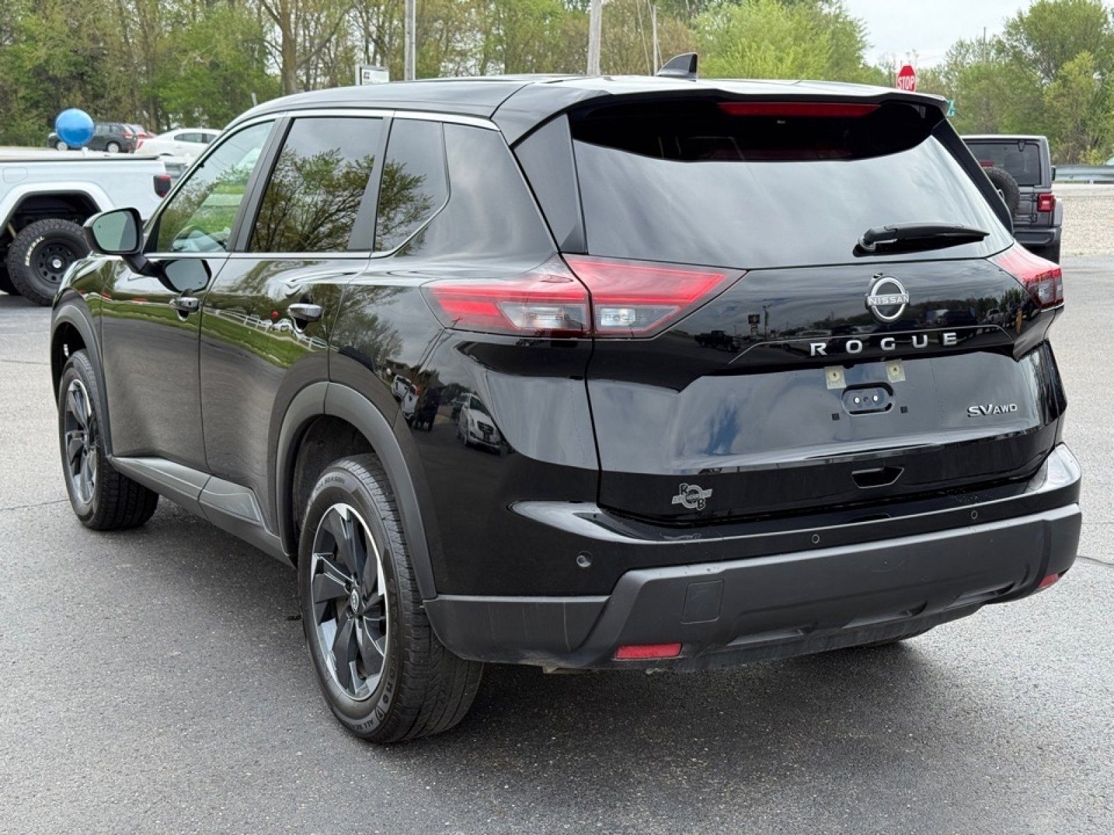 Used 2024 Nissan Rogue SV image 6