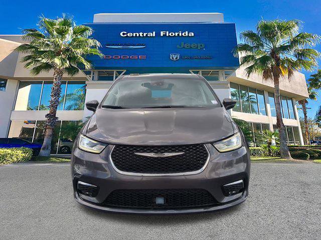 Certified 2023 Chrysler Pacifica Touring-L image 3