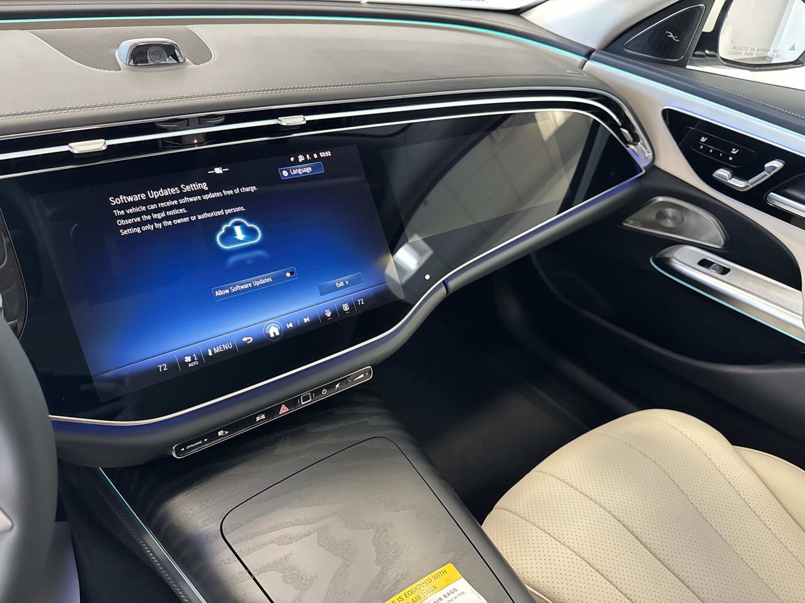 New 2026 Mercedes-Benz E 350 4MATIC Sedan image 23