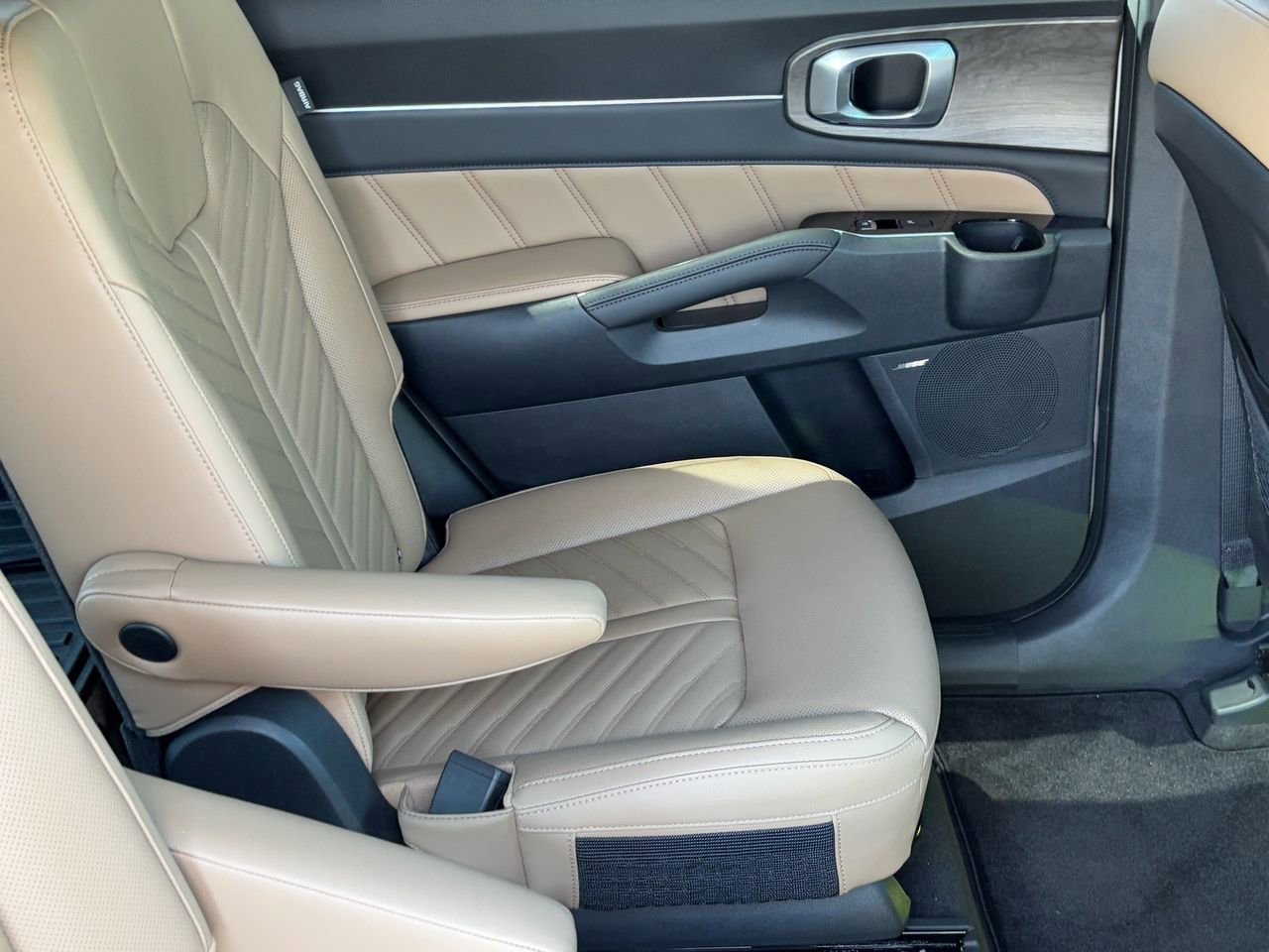 Used 2026 Kia Sorento SX Prestige w/ Olive Brown Leather Package AWD/4WD image 11