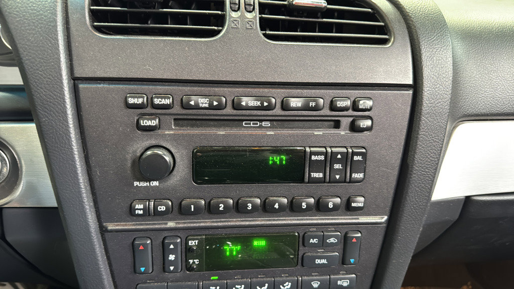Used 2003 Ford Thunderbird Deluxe image 21