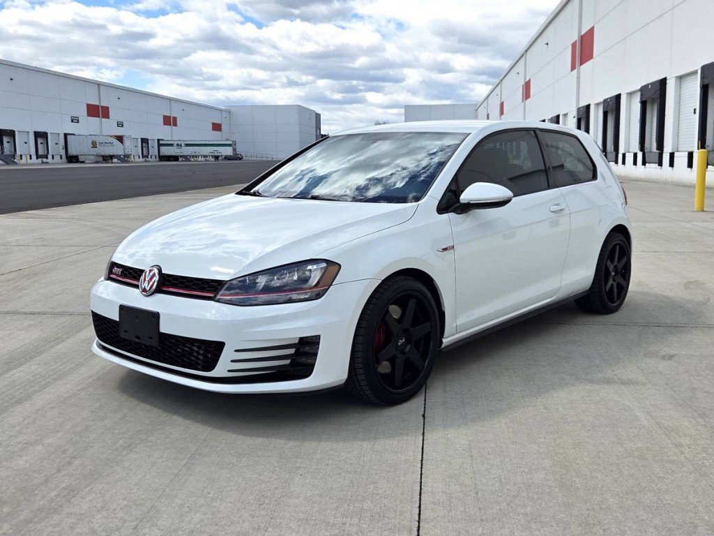 Used 2015 Volkswagen GTI SE FWD image 1