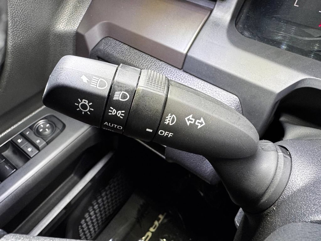 Certified 2025 Toyota Tacoma SR5 AWD/4WD image 30