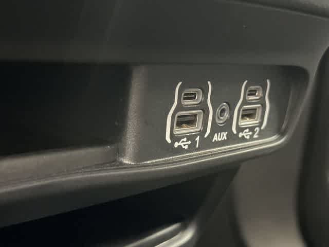 Used 2025 Chrysler Pacifica Select FWD image 25
