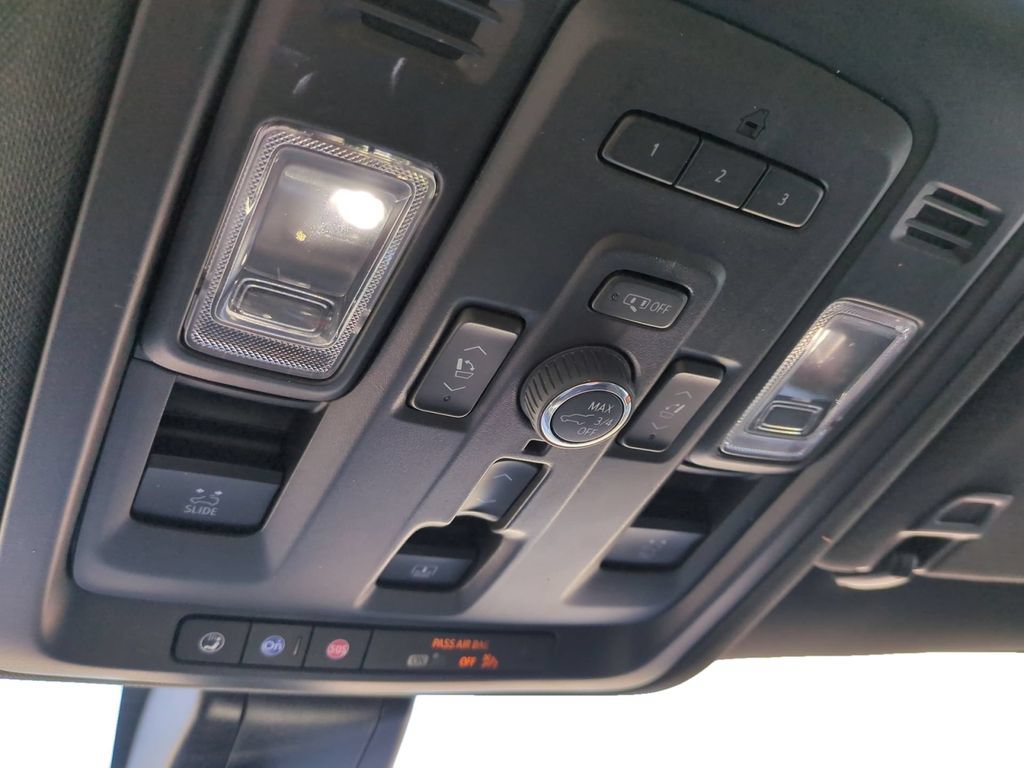 Used 2022 Chevrolet Suburban High Country AWD/4WD image 24