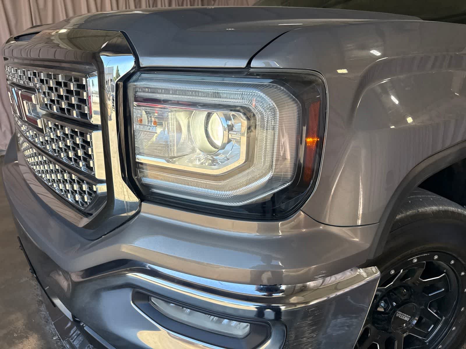 Used 2017 GMC Sierra 1500 SLT w/ SLT Premium Package AWD/4WD image 9