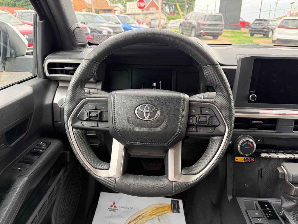 Used 2024 Toyota Tacoma SR5 AWD/4WD image 15