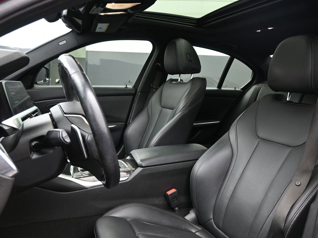 Used 2022 BMW 330i Sedan w/ Premium Package image 11