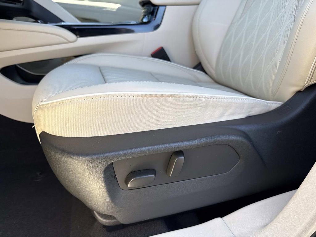 Used 2023 Buick Envision Avenir AWD/4WD image 20