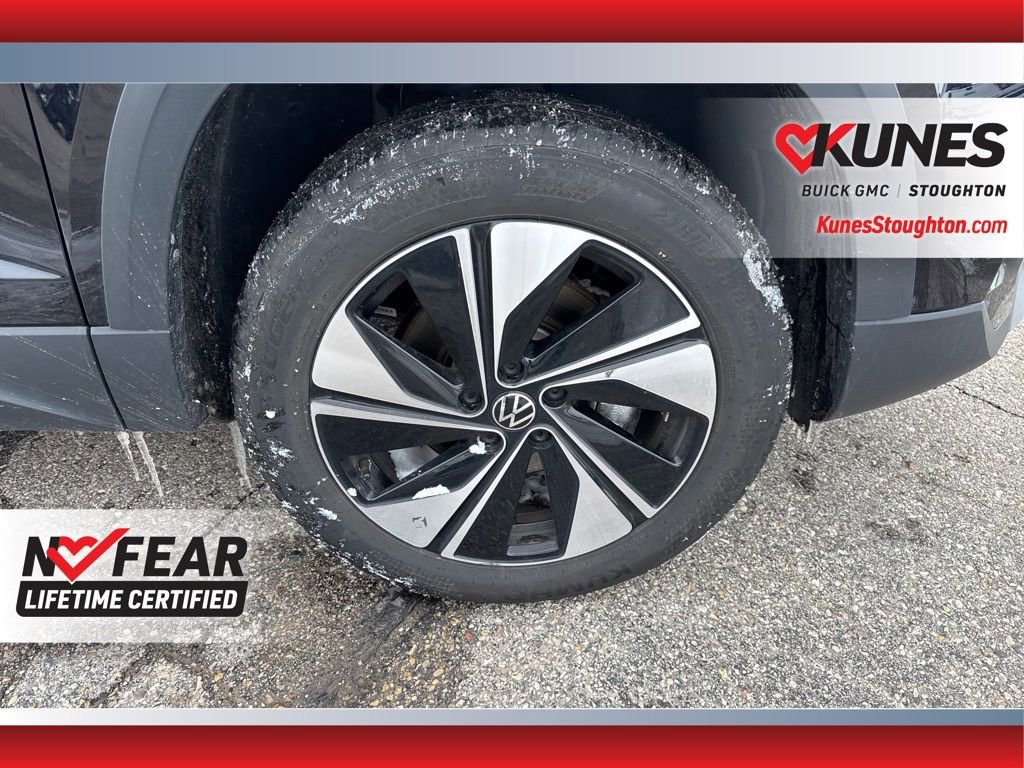 Used 2025 Volkswagen Taos SE image 13