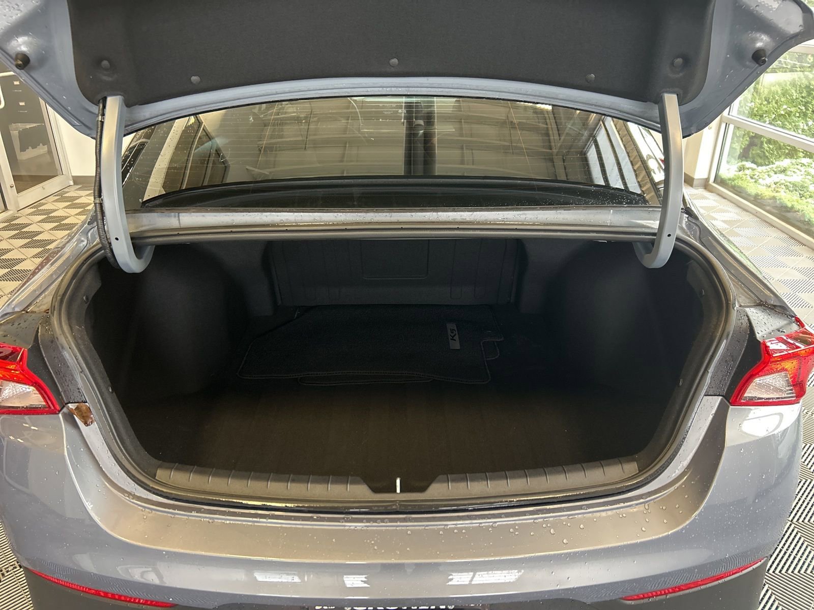 Used 2022 Kia K5 LX image 10