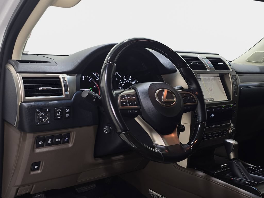 Used 2021 Lexus GX 460 Luxury w/ Sport Design Package AWD/4WD image 17
