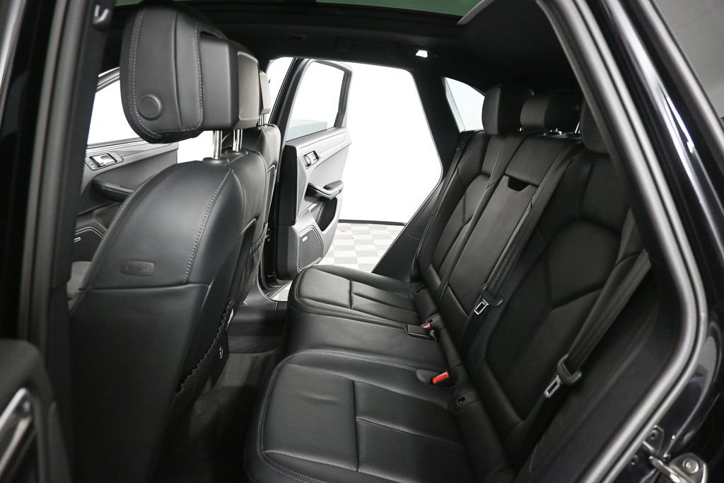 Used 2024 Porsche Macan S w/ Premium Plus Package image 17