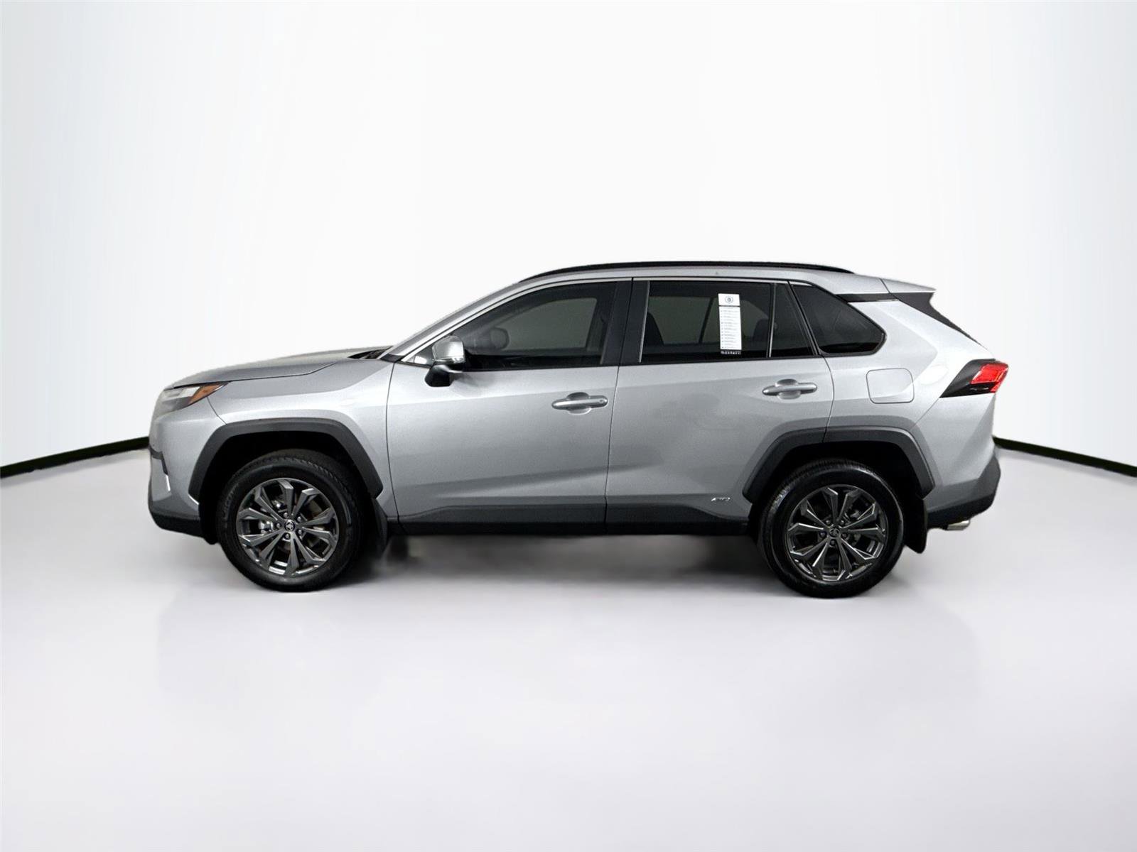 Used 2025 Toyota RAV4 XLE Premium image 9