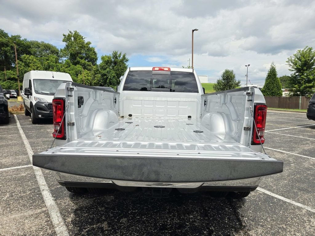 New 2026 RAM 3500 Tradesman AWD/4WD image 9