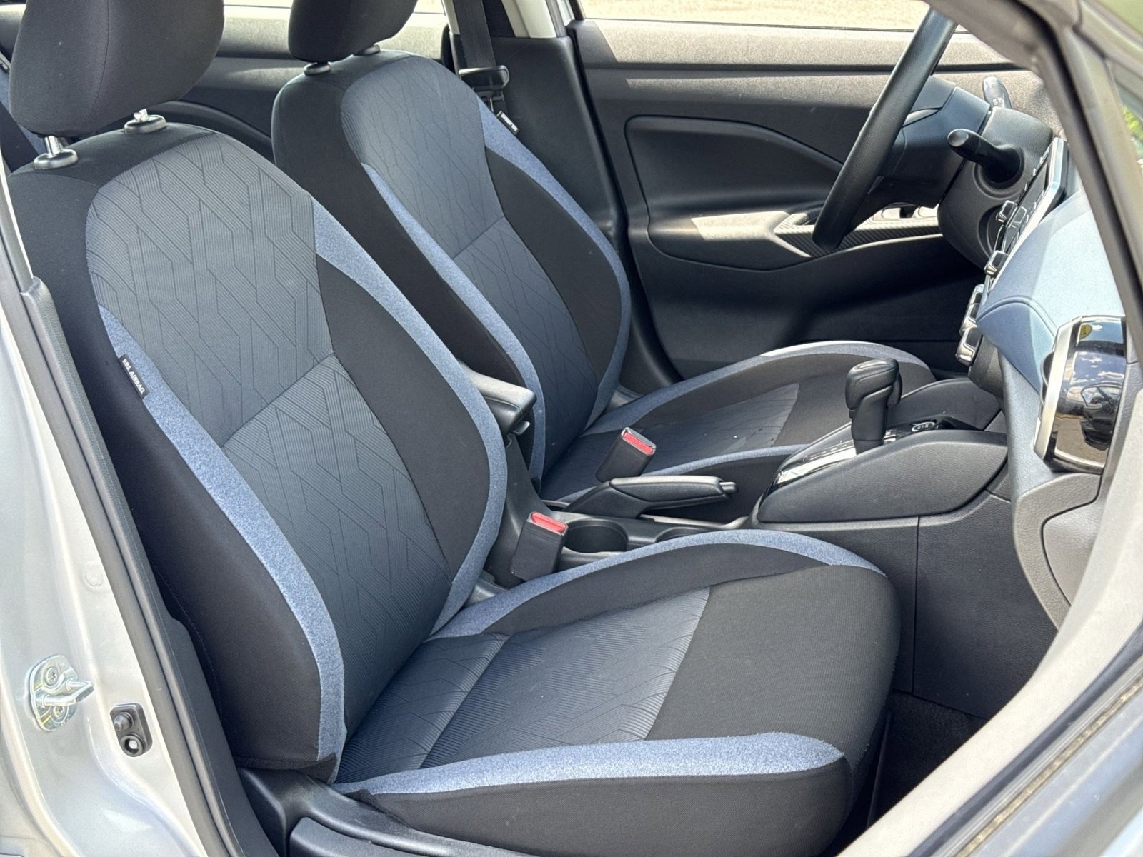 Used 2025 Nissan Versa SV FWD image 30