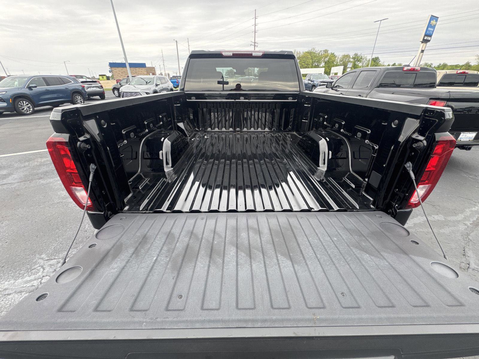 Used 2023 GMC Sierra 1500 Pro w/ Graphite Edition AWD/4WD image 12