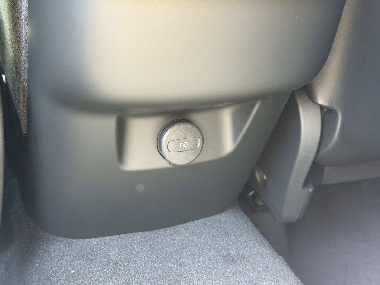 New 2027 Volvo XC60 B5 Core AWD/4WD image 10