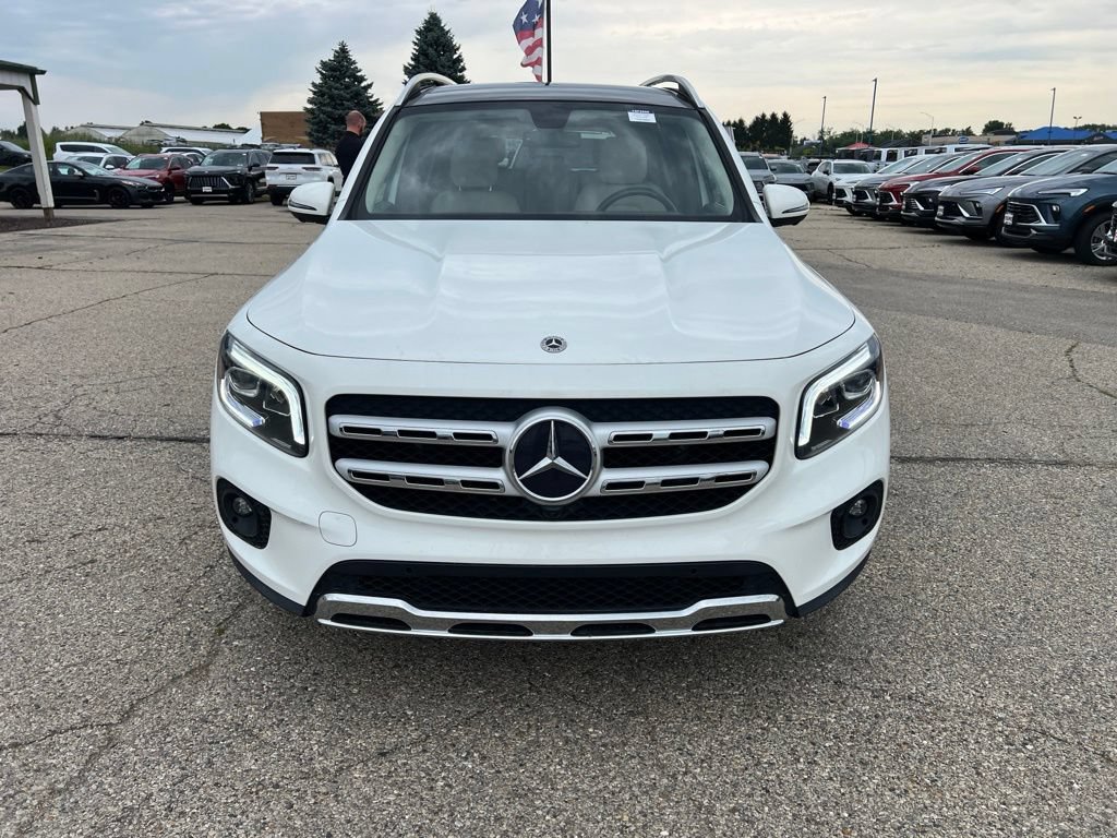 Used 2023 Mercedes-Benz GLB 250 4MATIC w/ Premium Package image 4