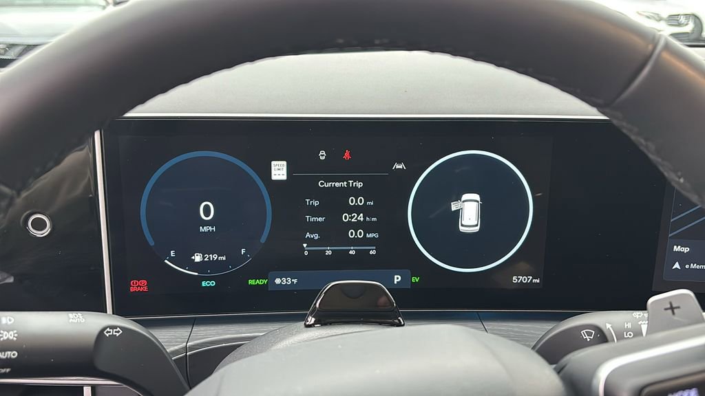 Used 2025 Hyundai Santa Fe Limited image 16