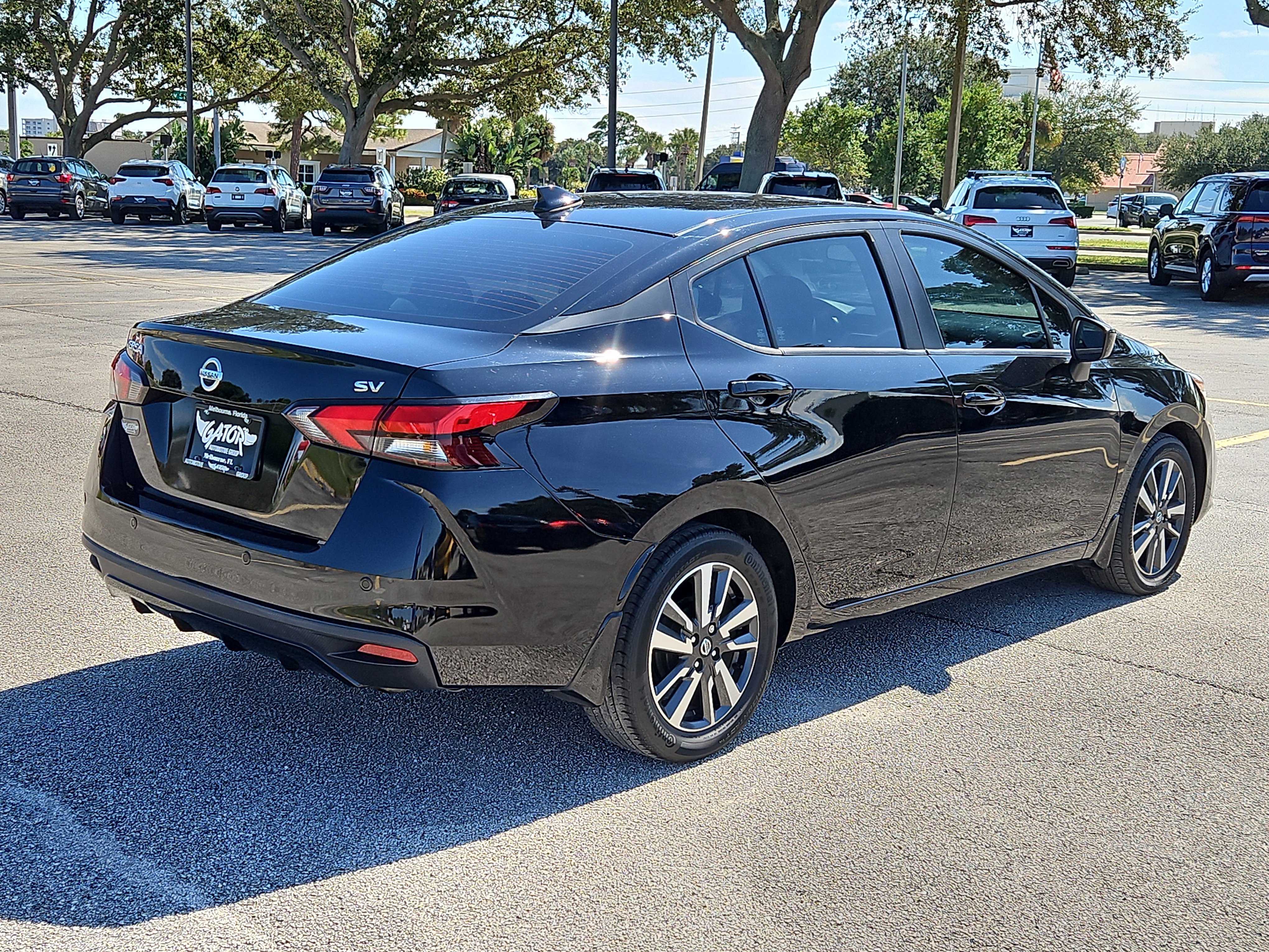 Used 2022 Nissan Versa SV image 4