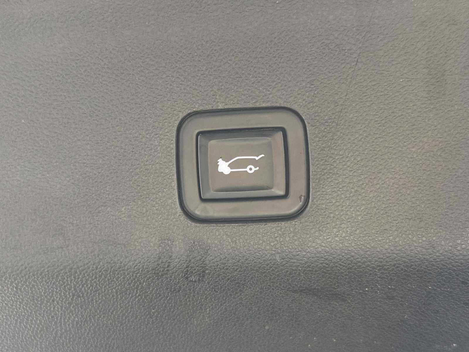 Used 2021 GMC Yukon AT4 w/ AT4 Premium Package AWD/4WD image 21