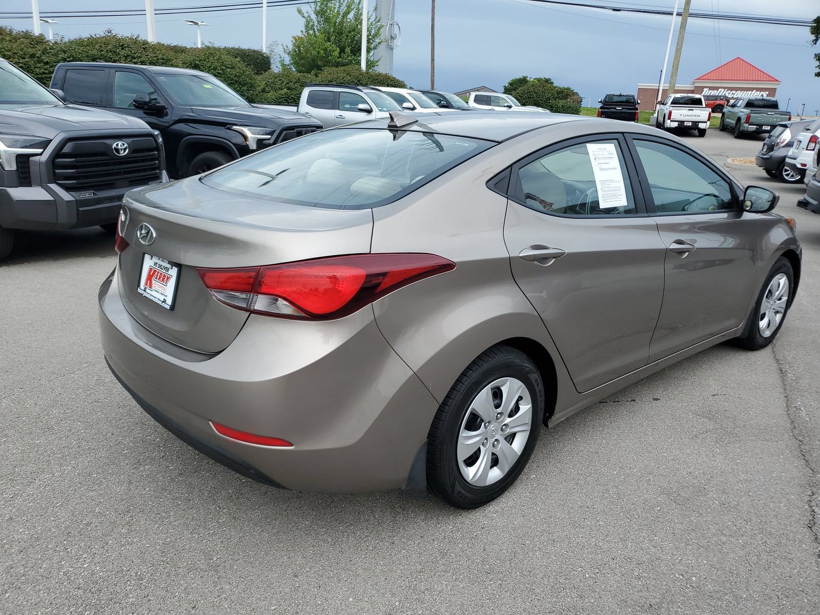 Used 2016 Hyundai Elantra SE FWD image 4