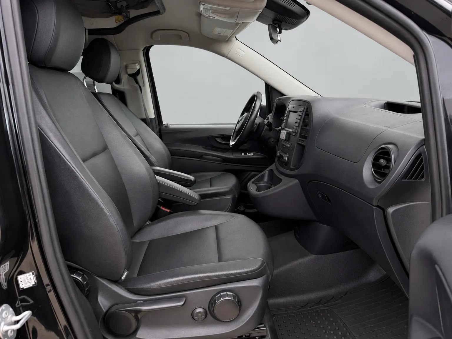 Used 2020 Mercedes-Benz Metris Passenger image 40