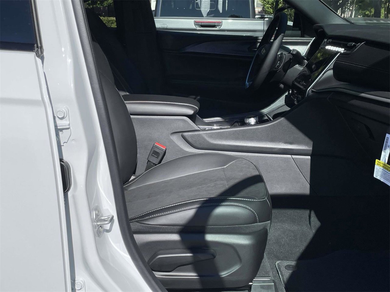 New 2025 Jeep Grand Cherokee L Altitude image 35