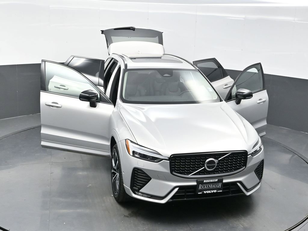 Used 2025 Volvo XC60 B5 Plus image 31